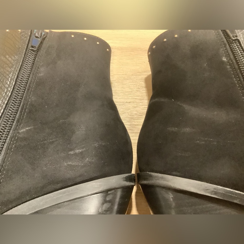 ShoeDazzle Elidi Black Ankle Boots with Gold Accents Size 9 - Picture 9 of 10